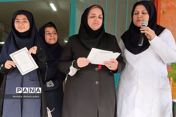 قدردانی از سفیران سلامت دبیرستان شهید قویدل ناحیه 6 مشهد مقدس