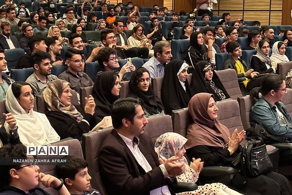 درخشش خبرنگار پانا رودهن در جشنواره بین‌المللی عکس، گرافیک و نقاشی دانش‌آموزی مدرسه