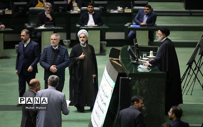 آیت‌الله رئیسی برای دفاع از فاطمی‌امین در مجلس حاضر شد