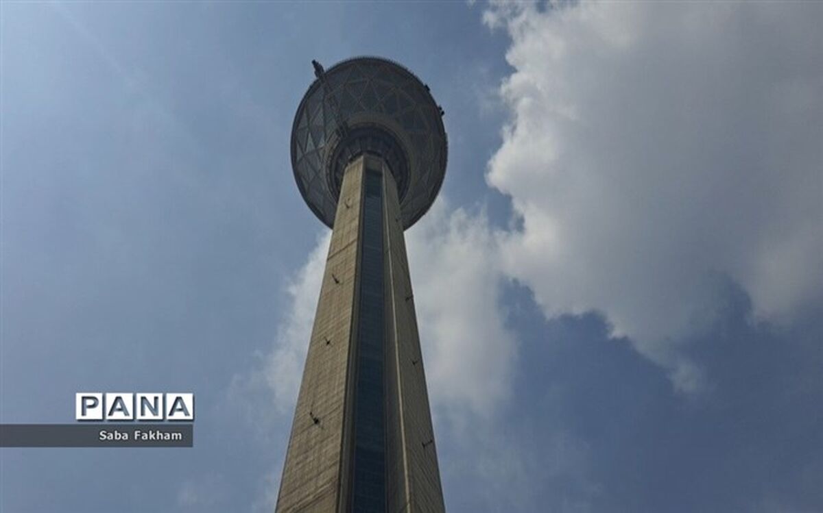 بازدید رایگان معلمان از برج میلاد