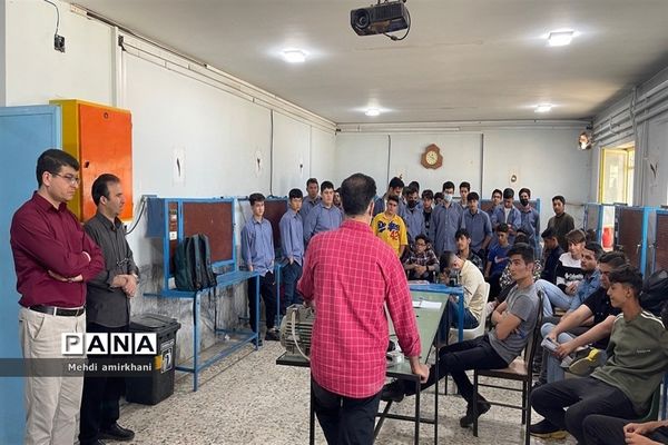 بازدید دانش‌‌‌آموزان مدرسه سعدی از هنرستان دارالفنون ملارد