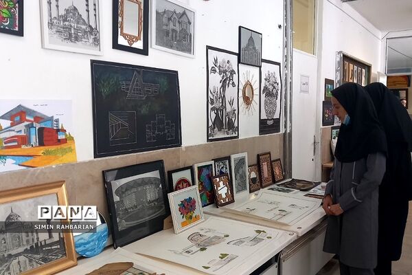 نمایشگاه دست‌سازه‌های دانش‌آموزان هنرستان سعادت شهرستان پردیس