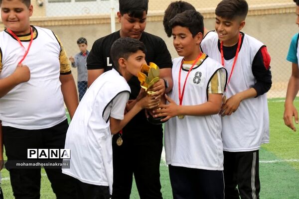 جشنواره مینی‌فوتبال دانش‌آموزان ابرکوهی