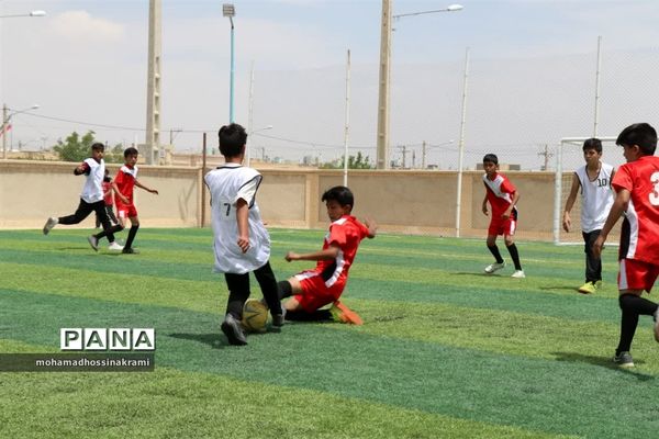 جشنواره مینی‌فوتبال دانش‌آموزان ابرکوهی
