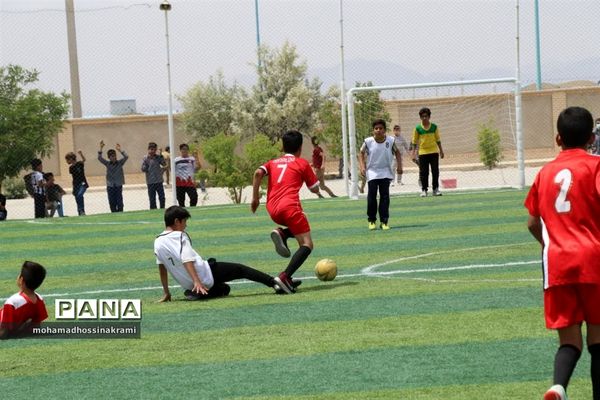 جشنواره مینی‌فوتبال دانش‌آموزان ابرکوهی