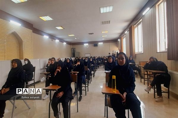 کارگاه معرفی مشاغل رشته تجربی در دبیرستان فاطمه الزهرا(س)