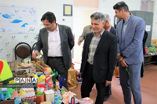 افتتاحیه نمایشگاه دست‌سازه‌های دانش‌آموزان شهرستان ابرکوه