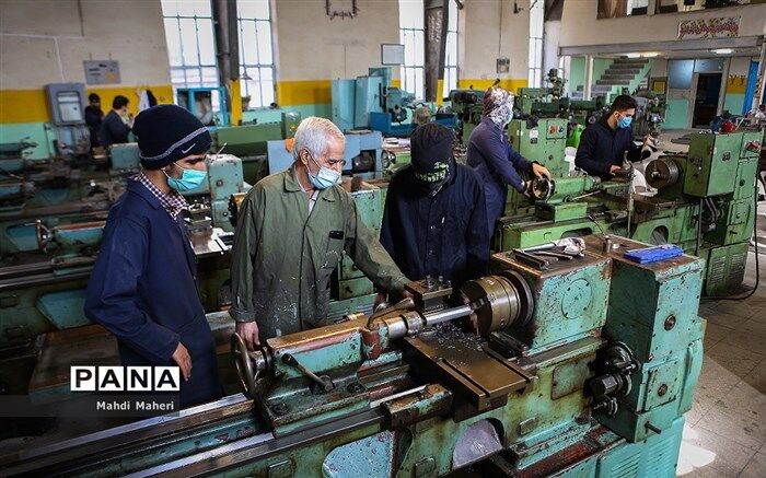 ایجاد اشتغال پایدار در استان‌ها درگرو بومی کردن رشته های هنرستانی است