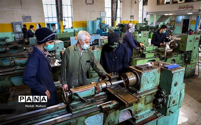 ایجاد اشتغال پایدار در استان‌ها درگرو بومی کردن رشته های هنرستانی است
