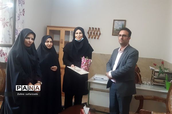 تقدیر از مشاوران مرکز مشاوره مدرسه آموزش و پرورش رودهن