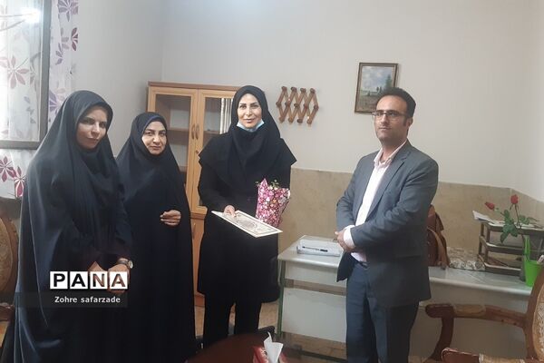 تقدیر از مشاوران مرکز مشاوره مدرسه آموزش و پرورش رودهن