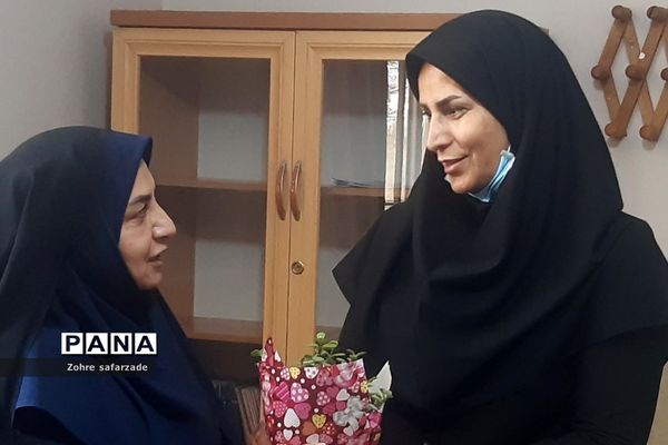 تقدیر از مشاوران مرکز مشاوره مدرسه آموزش و پرورش رودهن