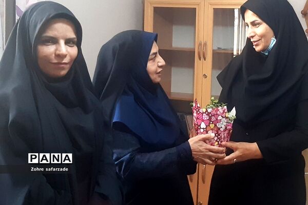 تقدیر از مشاوران مرکز مشاوره مدرسه آموزش و پرورش رودهن