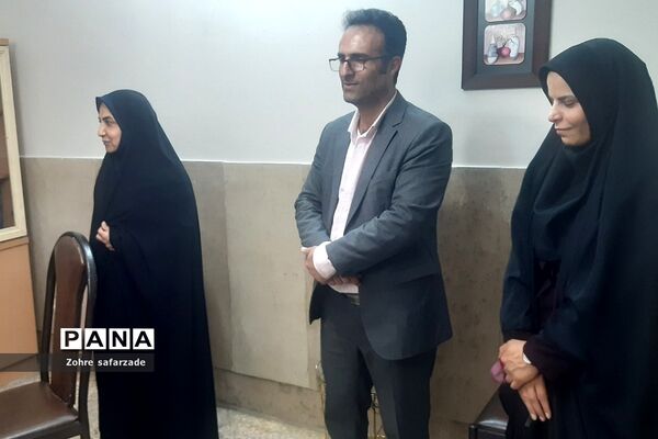 تقدیر از مشاوران مرکز مشاوره مدرسه آموزش و پرورش رودهن