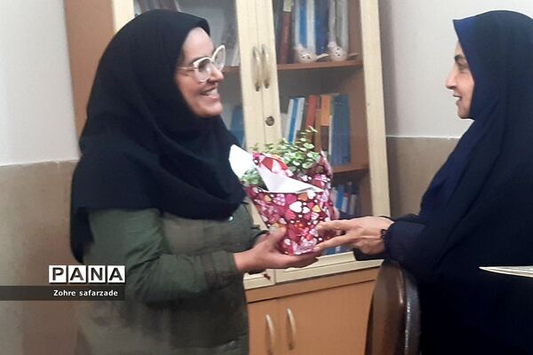 تقدیر از مشاوران مرکز مشاوره مدرسه آموزش و پرورش رودهن