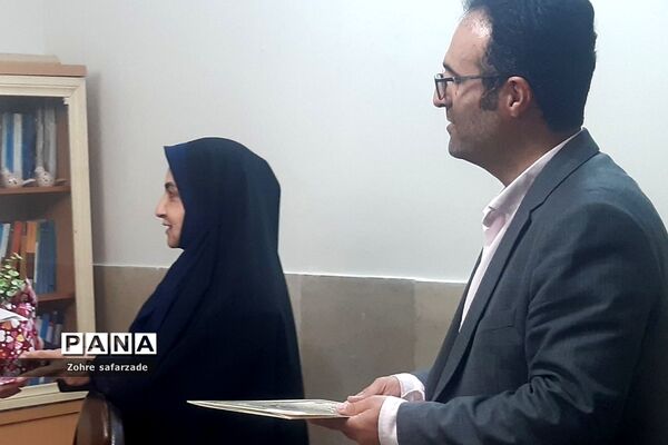 تقدیر از مشاوران مرکز مشاوره مدرسه آموزش و پرورش رودهن
