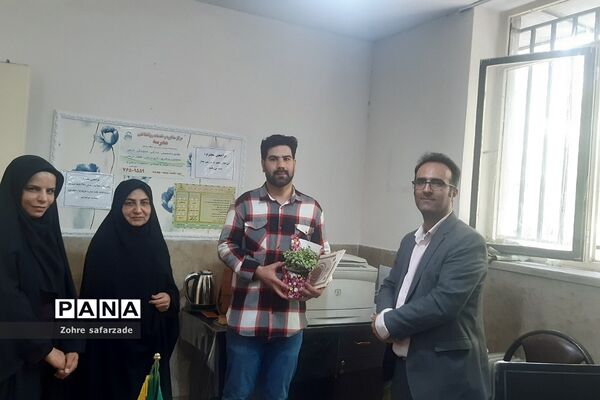 تقدیر از مشاوران مرکز مشاوره مدرسه آموزش و پرورش رودهن