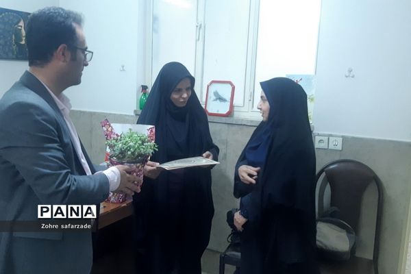 تقدیر از مشاوران مرکز مشاوره مدرسه آموزش و پرورش رودهن