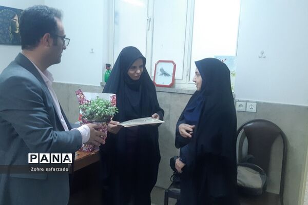 تقدیر از مشاوران مرکز مشاوره مدرسه آموزش و پرورش رودهن