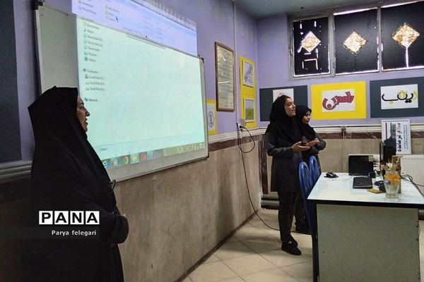 برگزاری نمایشگاه به مناسبت هفته مشاغل در هنرستان فدک