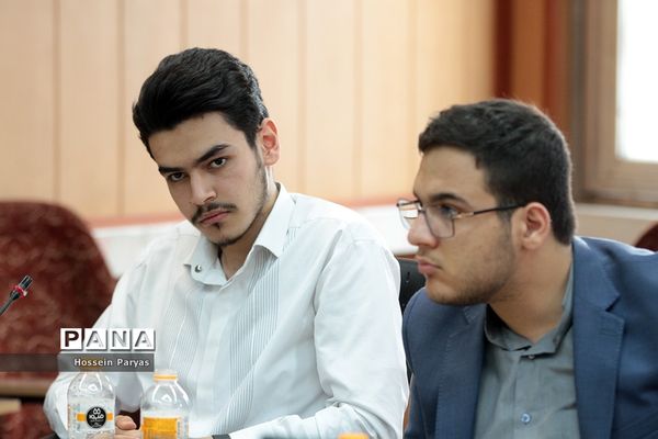 نشست صمیمی معاون آموزش متوسطه با نمایندگان تشکل‌های دانشجویی دانشگاه‌های فرهنگیان و تربیت دبیر شهید رجایی