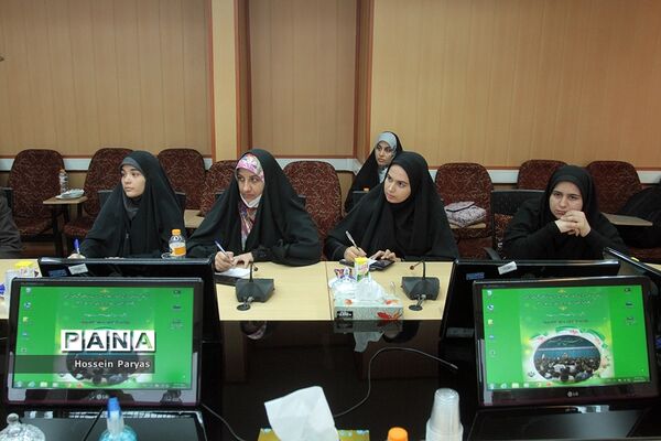 نشست صمیمی معاون آموزش متوسطه با نمایندگان تشکل‌های دانشجویی دانشگاه‌های فرهنگیان و تربیت دبیر شهید رجایی