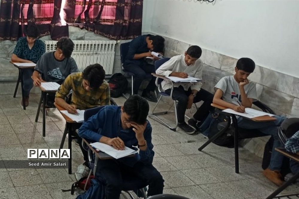 برگزاری مرحله دوم آزمون پایش سمپاد در دبیرستان شهید بهشتی کاشمر