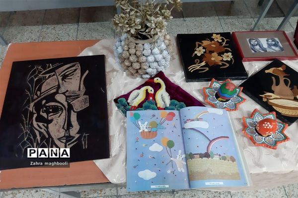 برپایی نمایشگاه معرفی مشاغل خانگی در مدرسه مهربانان ملارد