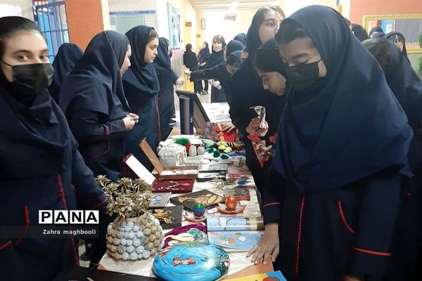 برپایی نمایشگاه معرفی مشاغل خانگی در مدرسه مهربانان ملارد