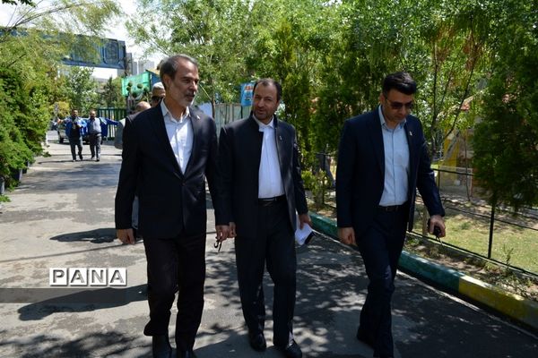افتتاحیه نمایشگاه توانمندی‌های هنرجویان هنرستان‌ها آموزش و پرورش منطقه ۲