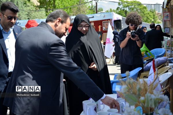 افتتاحیه نمایشگاه توانمندی‌های هنرجویان هنرستان‌ها آموزش و پرورش منطقه ۲