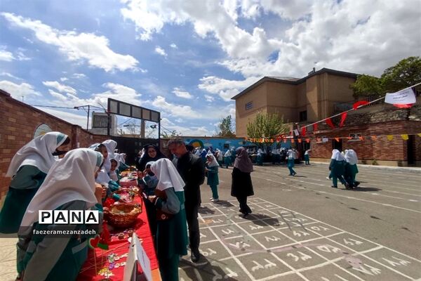 بازارچه مواد غذایی و صنایع‌دستی و دست‌سازه‌های دانش‌‌آموزان در مدرسه مهرنوین فیروزکوه