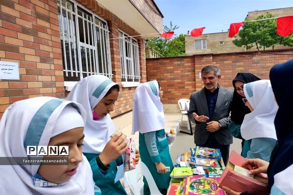 بازارچه مواد غذایی و صنایع‌دستی و دست‌سازه‌های دانش‌‌آموزان در مدرسه مهرنوین فیروزکوه