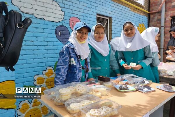 بازارچه مواد غذایی و صنایع‌دستی و دست‌سازه‌های دانش‌‌آموزان در مدرسه مهرنوین فیروزکوه