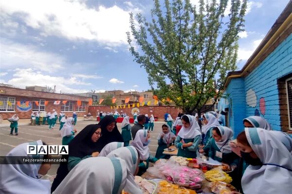 بازارچه مواد غذایی و صنایع‌دستی و دست‌سازه‌های دانش‌‌آموزان در مدرسه مهرنوین فیروزکوه