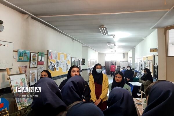 بازدید دانش‌آموزان پایه نهم دبیرستان سردار سلیمانی از نمایشگاه صنایع‌دستی دانش‌آموزان دبیرستان بلیغ فیروزکوه