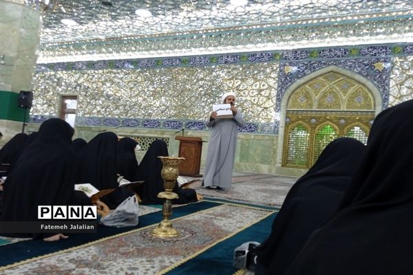آیین تجلیل از دختران برگزیده مسابقات قرآنی ناحیه یک قم
