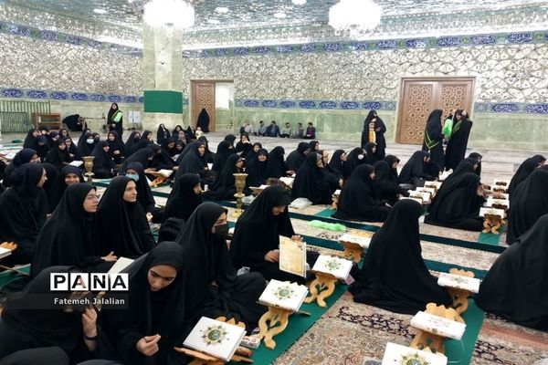 آیین تجلیل از دختران برگزیده مسابقات قرآنی ناحیه یک قم