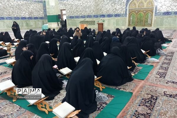 آیین تجلیل از دختران برگزیده مسابقات قرآنی ناحیه یک قم