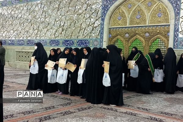 آیین تجلیل از دختران برگزیده مسابقات قرآنی ناحیه یک قم