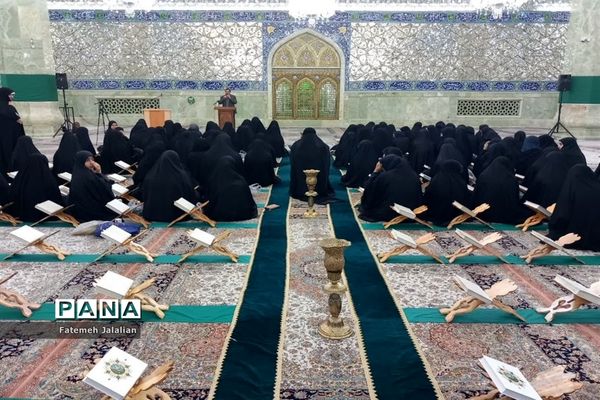 آیین تجلیل از دختران برگزیده مسابقات قرآنی ناحیه یک قم