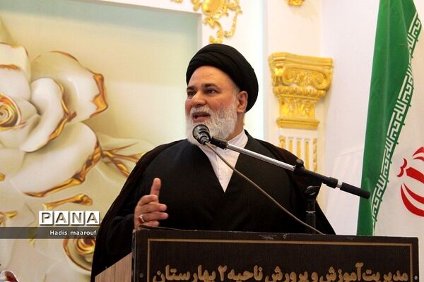 مراسم تقدیر از مدیران، معاونان و معلمان نمونه و بازنشسته در ناحیه ۲ بهارستان