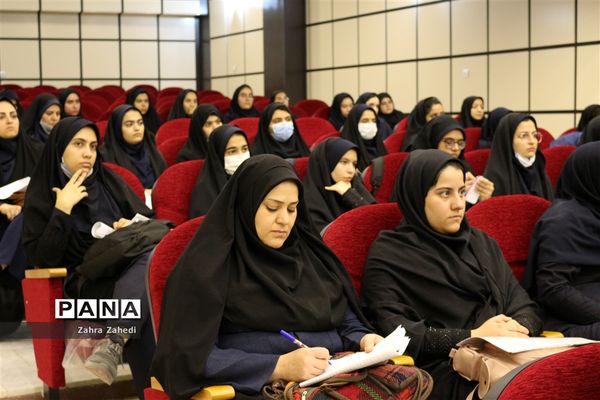 جلسه توجیهی نخستین دوره مسابقات مناظره دانش‌آموزی استان مرکزی