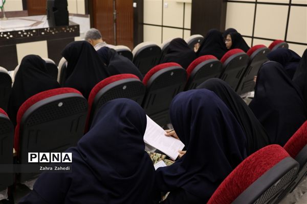 جلسه توجیهی نخستین دوره مسابقات مناظره دانش‌آموزی استان مرکزی