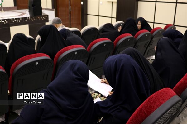 جلسه توجیهی نخستین دوره مسابقات مناظره دانش‌آموزی استان مرکزی