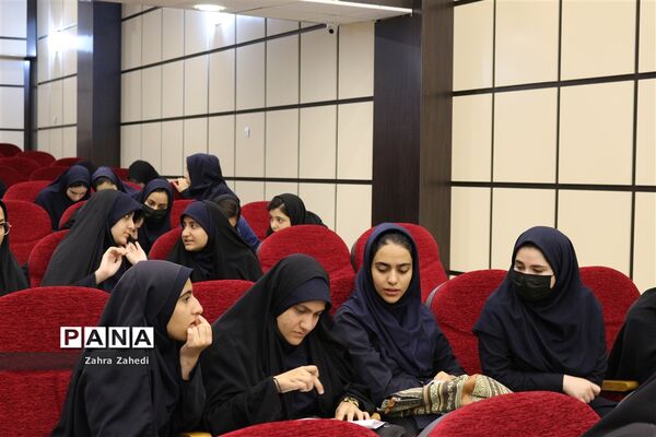 جلسه توجیهی نخستین دوره مسابقات مناظره دانش‌آموزی استان مرکزی