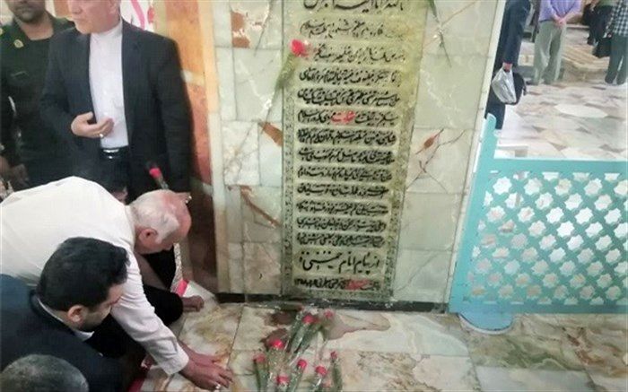 مراسم گرامیداشت هفته معلم در جوار مزار استاد شهید مطهری برگزار شد