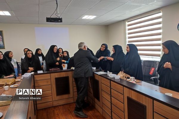 بازدید و تقدیر از برگزیدگان پویش‌های سازمان دانش‌آموزی شهرستان ششتمد