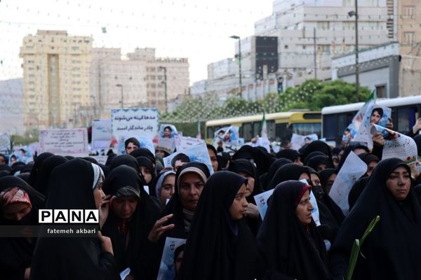 تشییع پیکر شهید غیرت بر دستان مردم مشهد