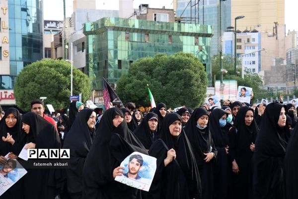 تشییع پیکر شهید غیرت بر دستان مردم مشهد